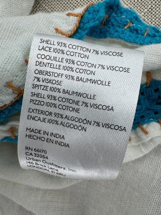 Urban Outfitters Top Rowan Embroidered Button Down Boxy Shirt XS - Picture 11 of 11